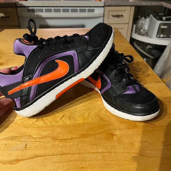 Lightly worn Nike Huarache Dance Low runners. 
$70 - Picture 2 of 3